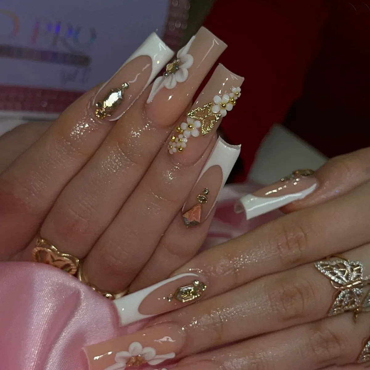 Glamorous Rhinestone-Studded Press-On Nails-35